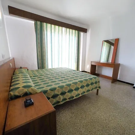 Hostal Lido * إل أرينال